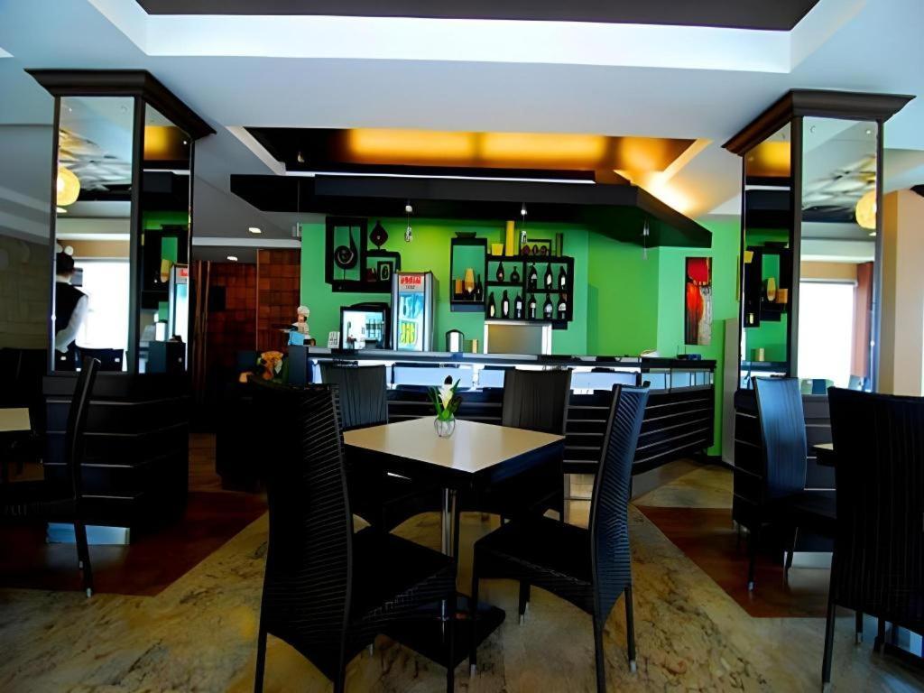 Mo2 Westown Hotel San Juan Bacolod Eksteriør bilde